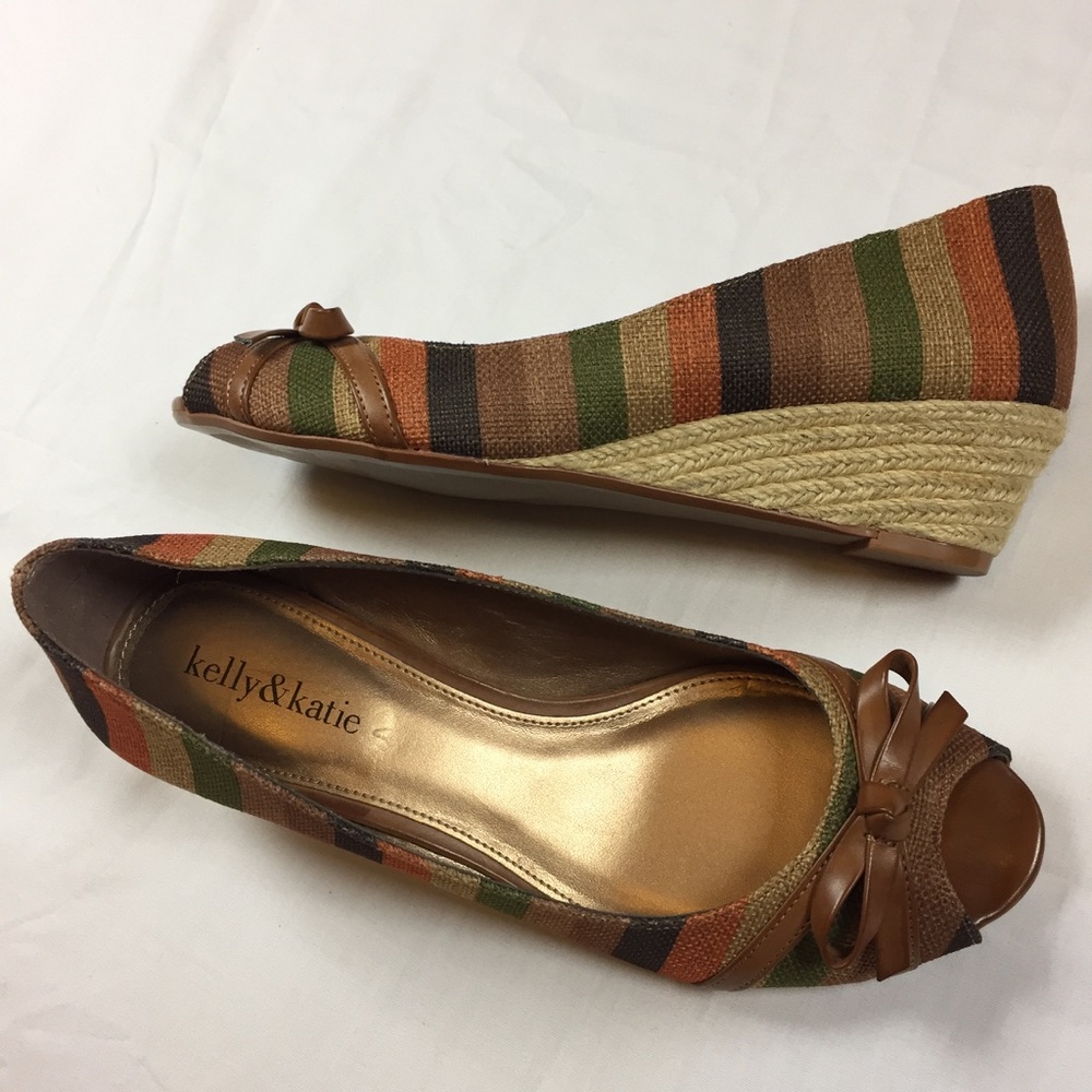 NWOT Canvas Multicolored Wedges - Picture 2 of 7